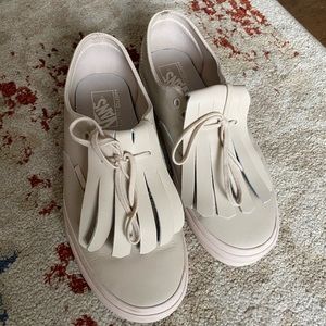 Vans Authentic Fringe Leather Whisper Pink Sneaker